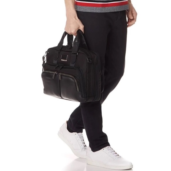 TUMI Bravo Albany Slim Computer Brief Black Shoulder Strap New With Tag - Picture 15 of 15